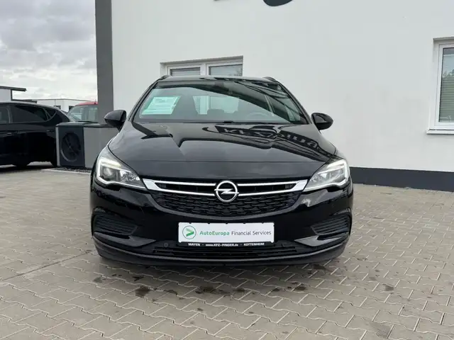 Opel Astra view 4
