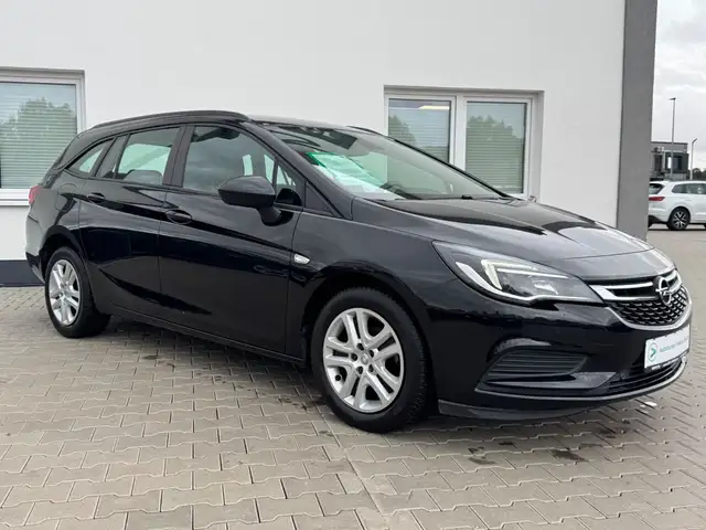 Opel Astra view 2