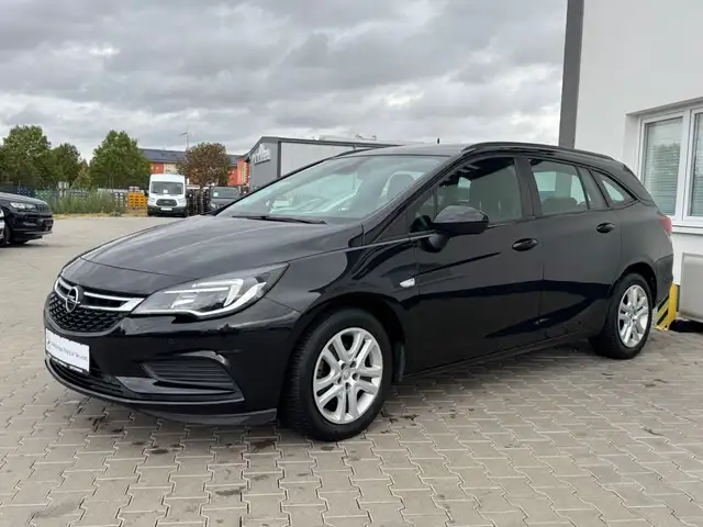 Opel Astra view 3