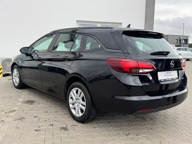 Opel Astra view 5