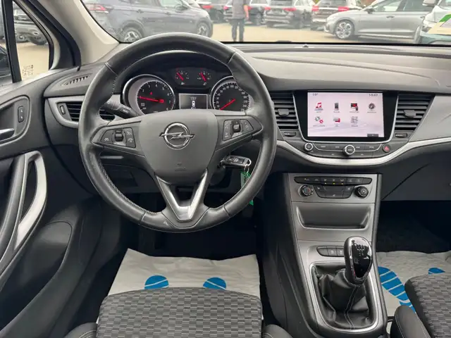 Opel Astra view 11