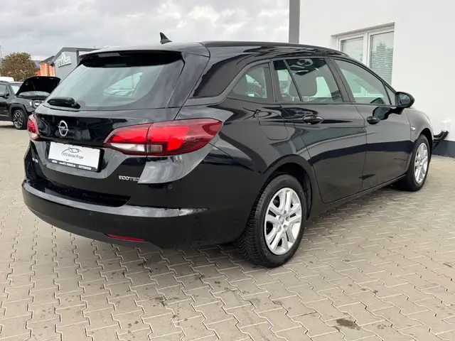 Opel Astra view 6