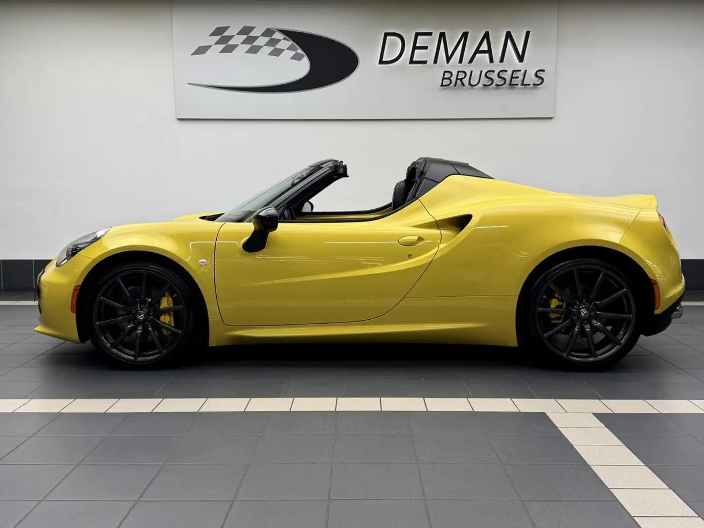 Alfa Romeo 4C Spider * Pack Cuir * échappements sport * PTS Gelb - 2
