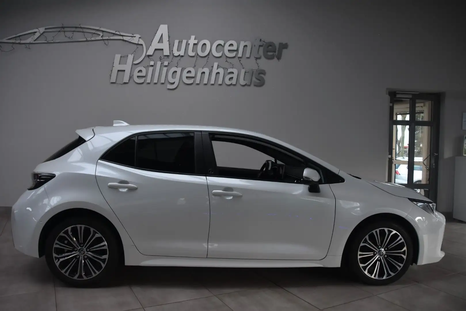 Toyota Corolla Hybrid Team D LED Kamera AppNavi Tempo Weiß - 2