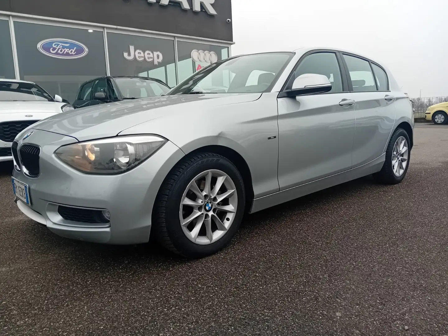 BMW 118 Serie 1 5p Urban E5 Argent - 2