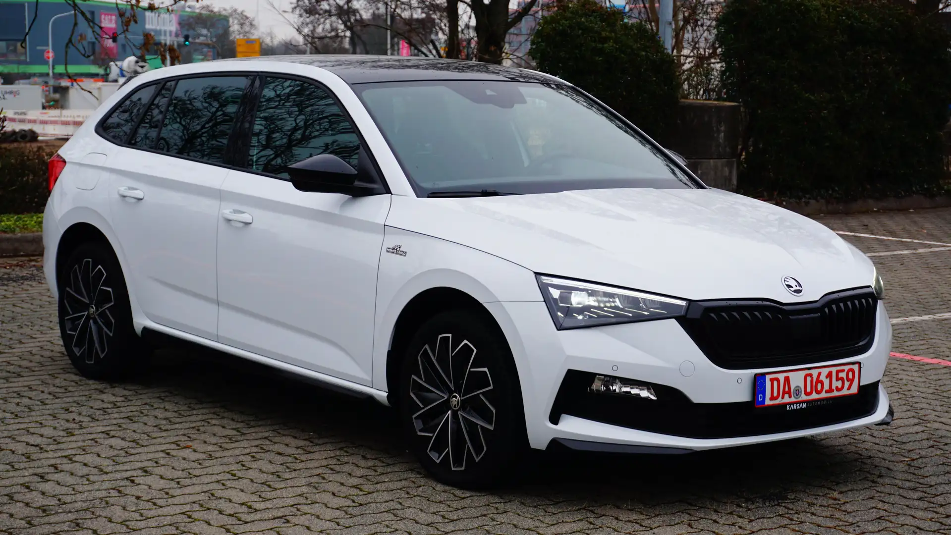 Skoda Scala Monte Carlo/PANORAM/XENON/NAVI/PDC/SHZ/LED Weiß - 2