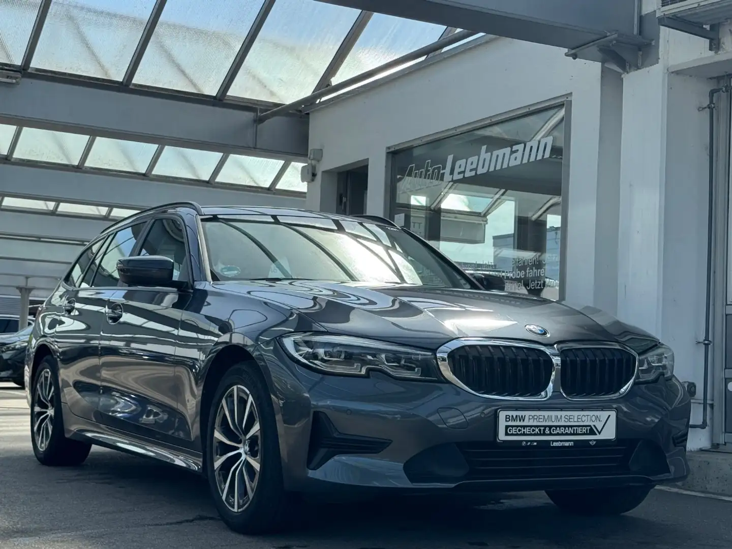 BMW 318 d Tour. Adv. DrivAssi/erwLED 2 JAHRE GARANTIE Grau - 2