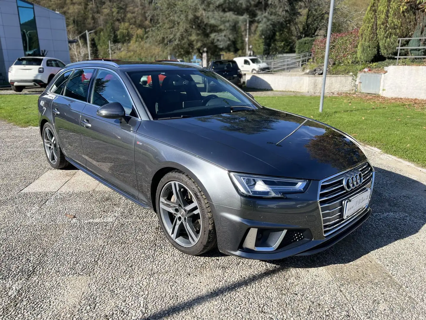 Audi A4 Avant 40 TDI S tronic S line edition Grigio - 1