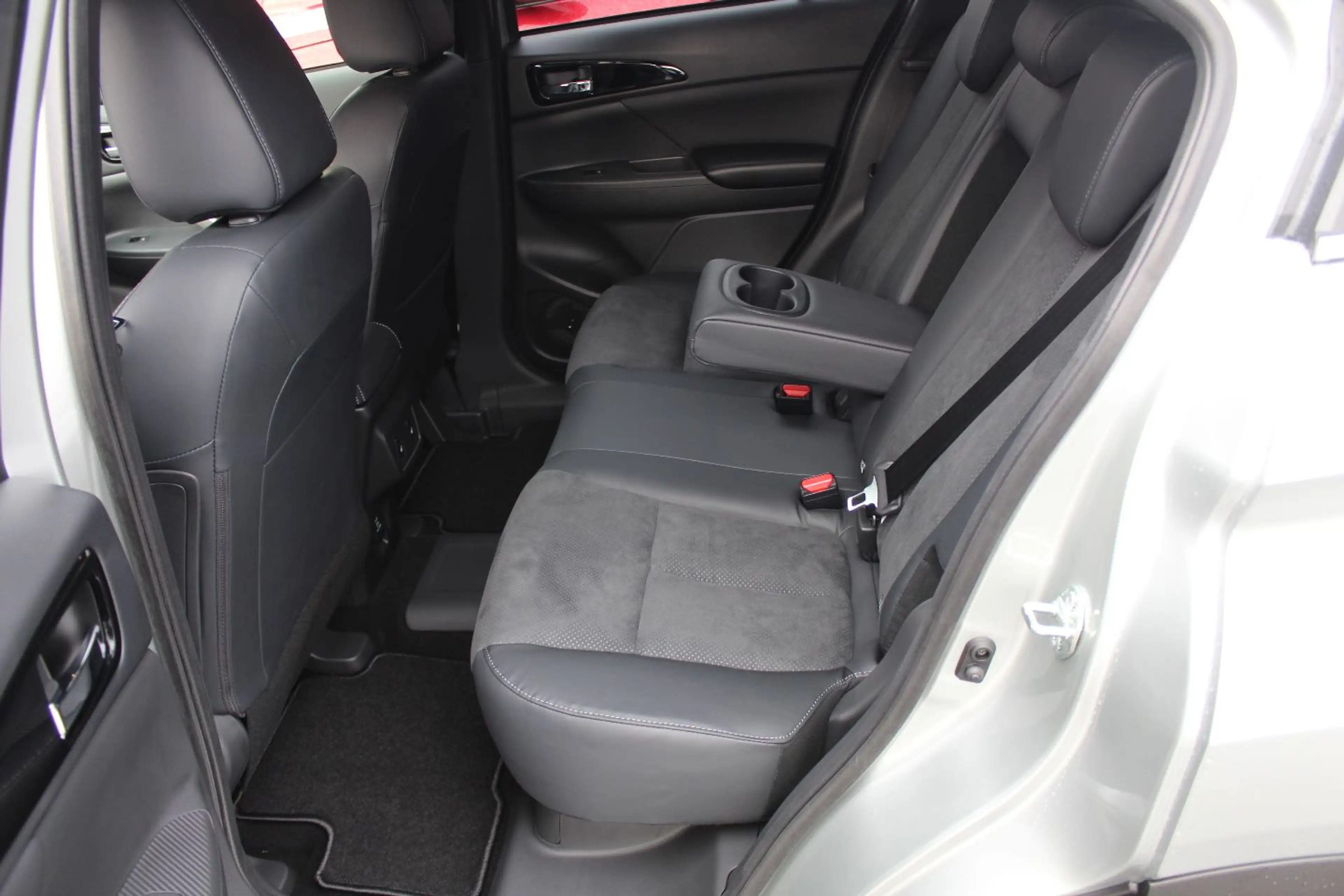 Mitsubishi Eclipse Cross PHEV PLUS Select - AHK abn. — photo 12