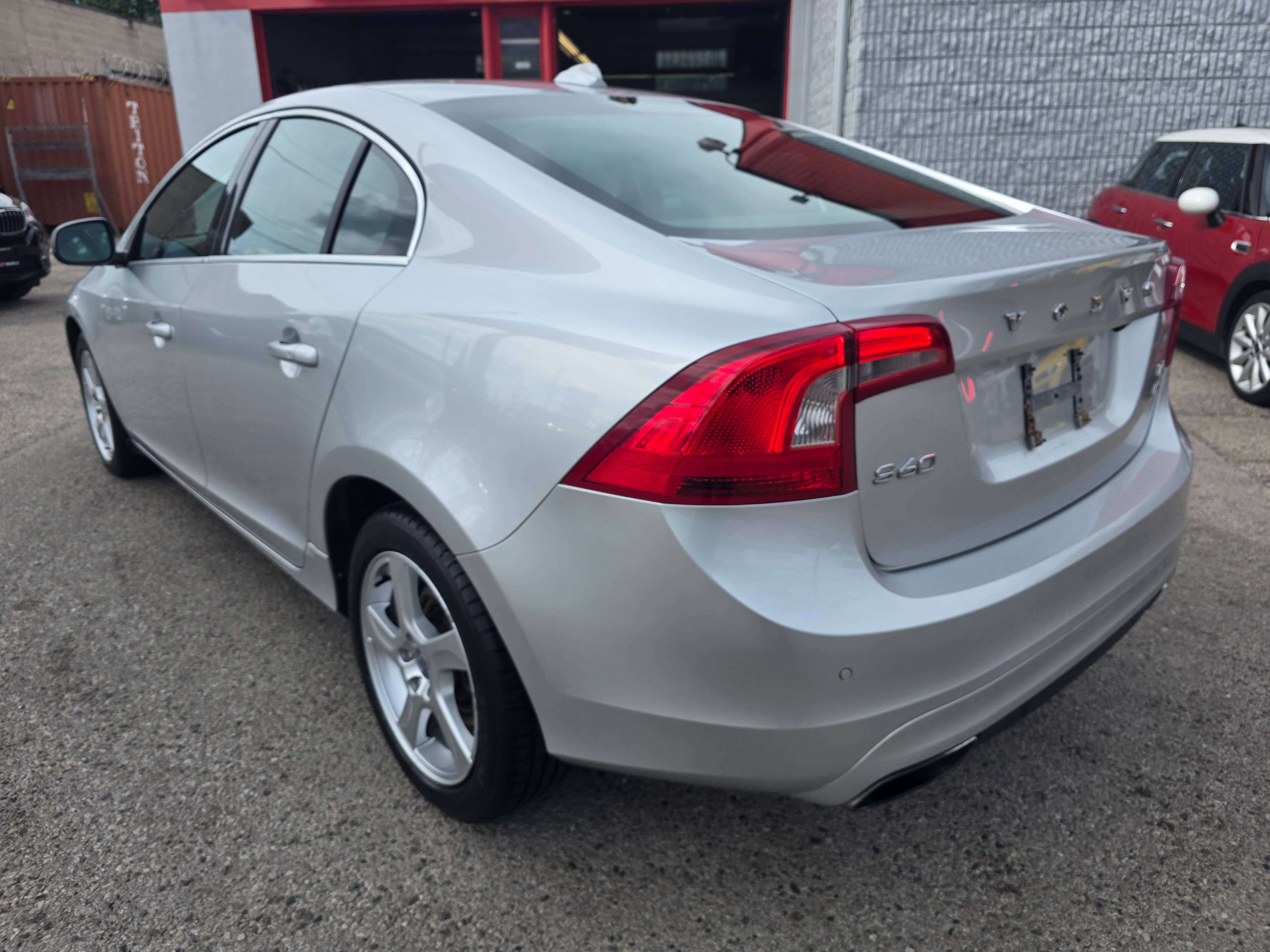 2014 Volvo S60 T5 Premier Plus AWD *Sunroof / Leather / RCAM* — снимка 4