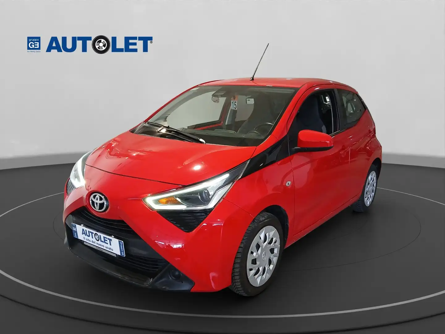 Toyota Aygo Aygo II 2018 5p 5p 1.0 x-play 72cv Rood - 1