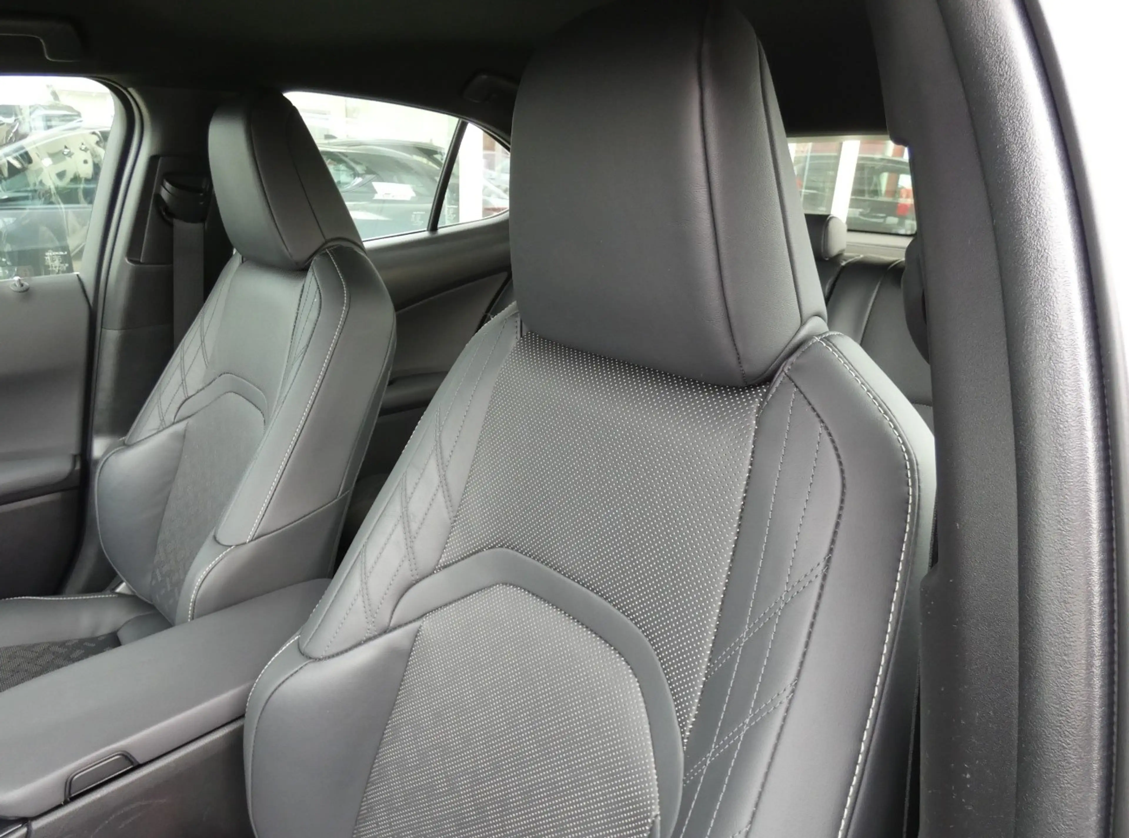 Lexus UX 250h Hybrid +Trekhaak +LEDER +Zetelverwarming +Dodehoek — photo 10