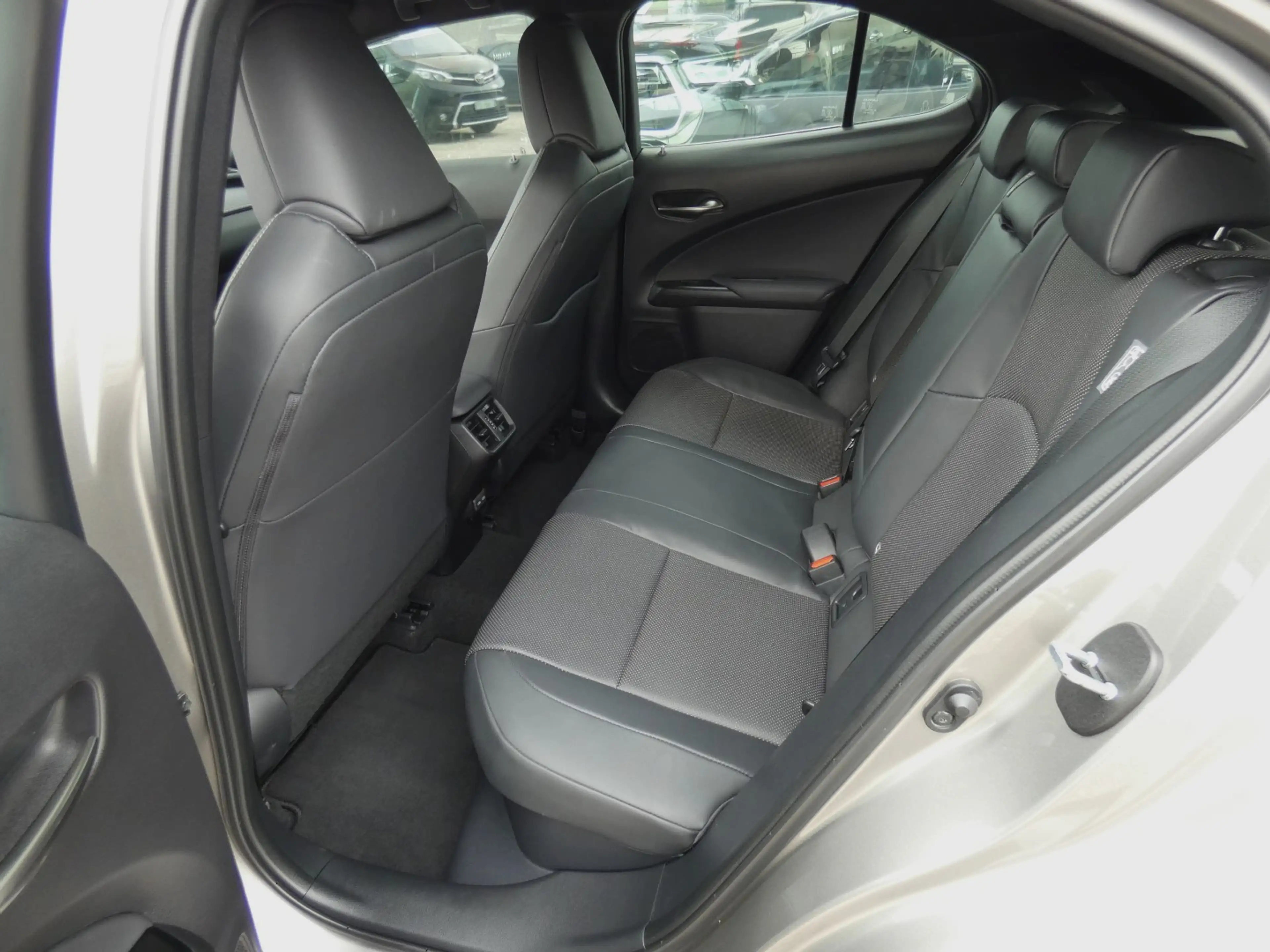 Lexus UX 250h Hybrid +Trekhaak +LEDER +Zetelverwarming +Dodehoek — photo 11