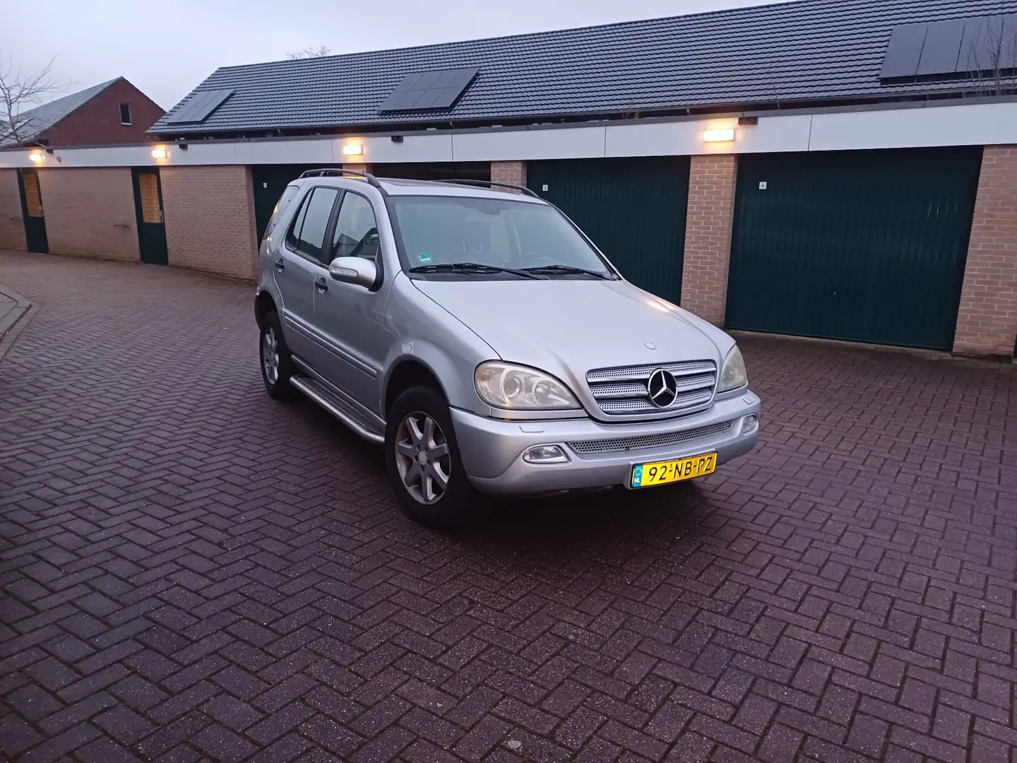 Mercedes-Benz ML 350 Inspiration Gris - 1