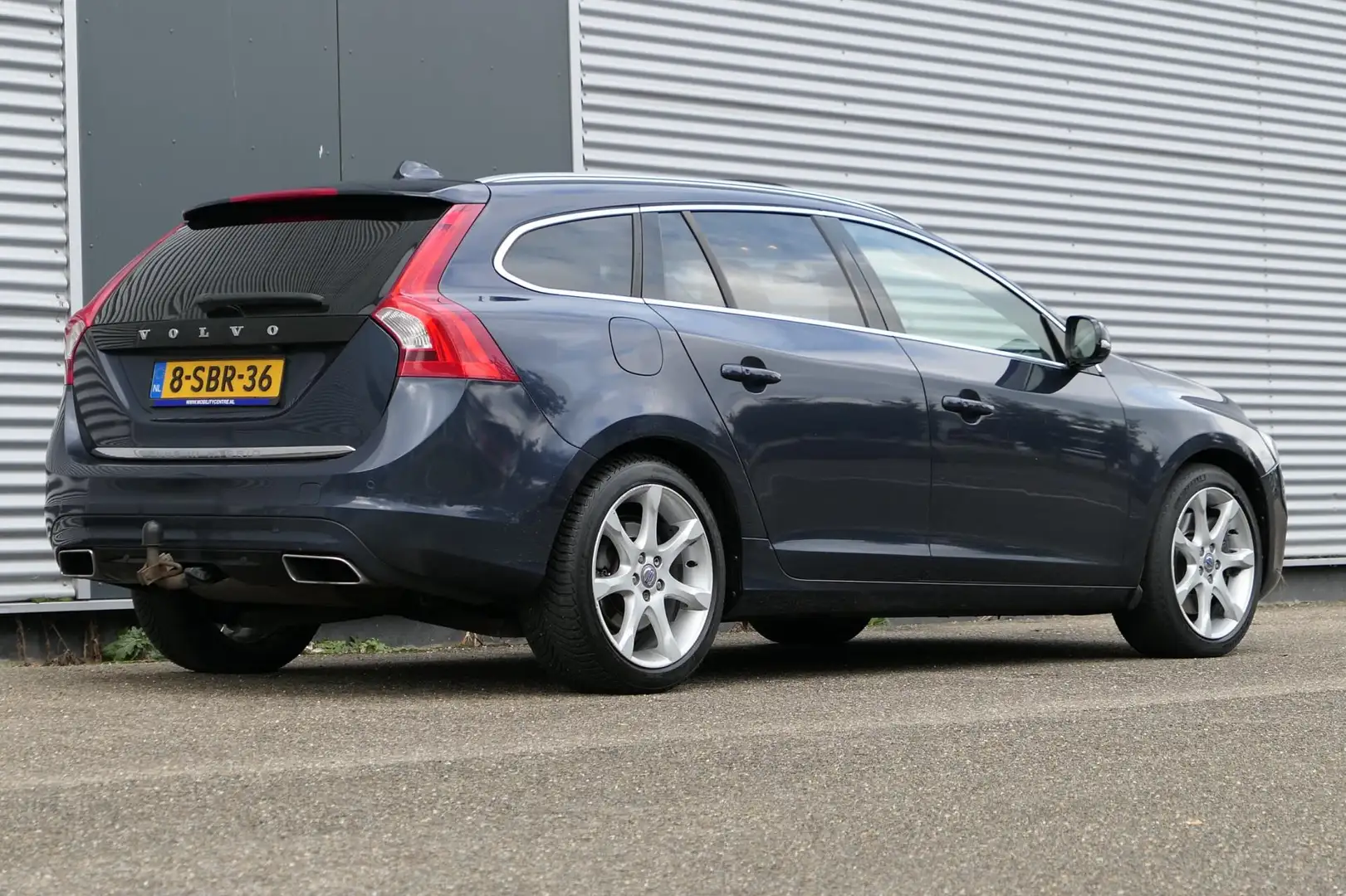 Volvo V60 2.4 D6 AWD Plug-In Hybrid Summum NAP Navi Leder Sc Bleu - 2
