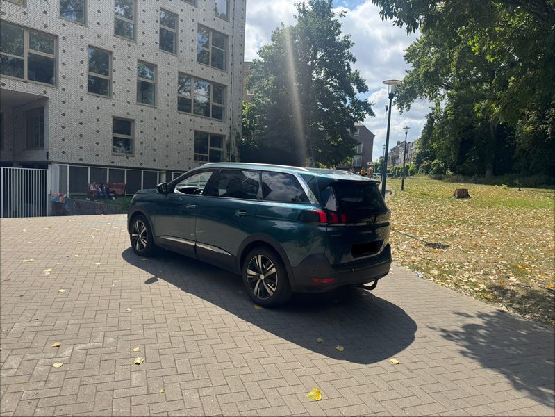 Peugeot 5008 5008 1.5 BlueHDi Allure 7 Places — photo 4