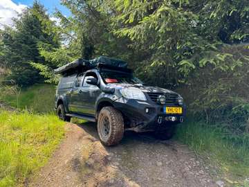 Toyota Hilux | 4WD | Off grid camper