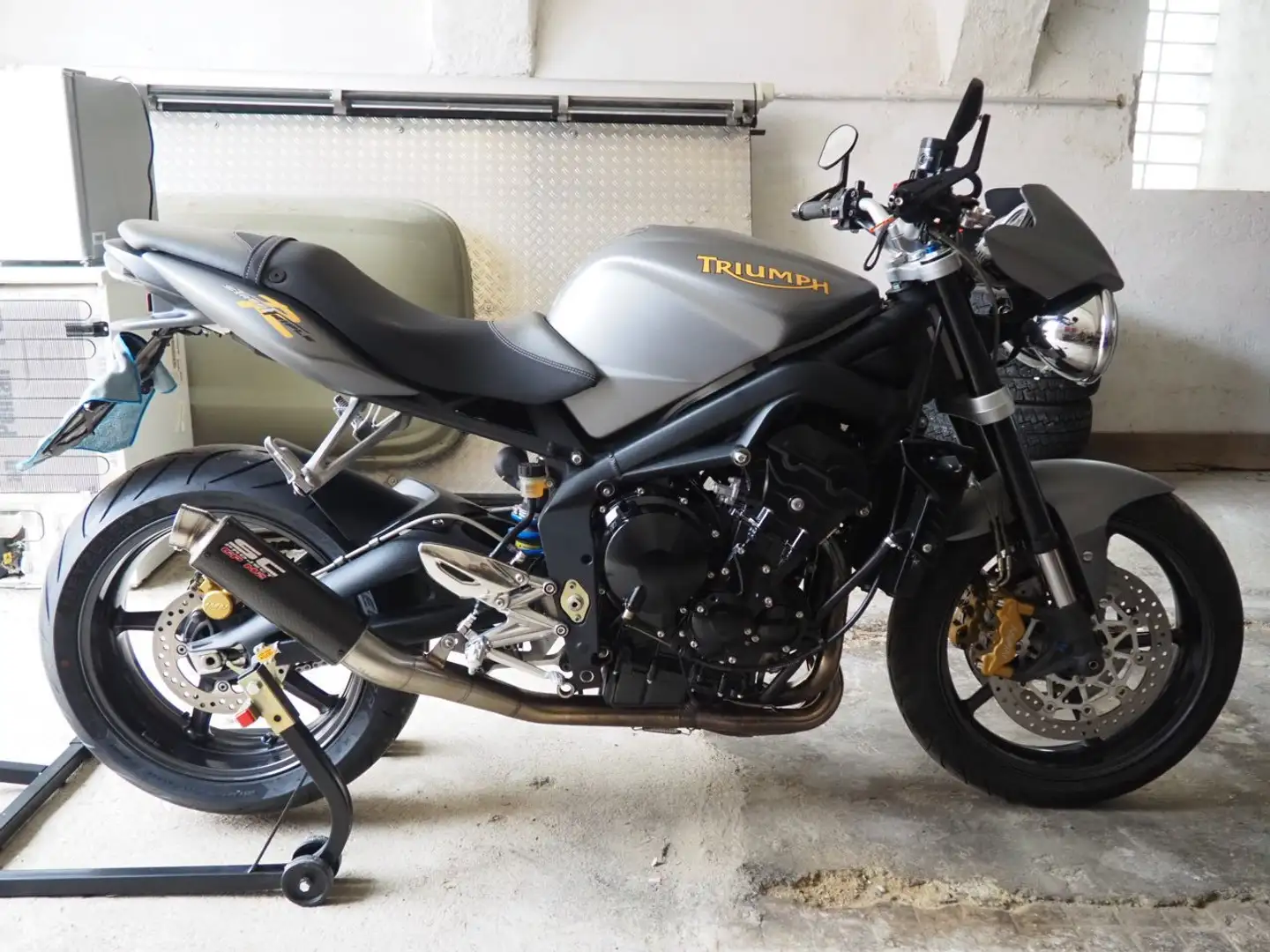 Triumph Street Triple 675 Gri - 1