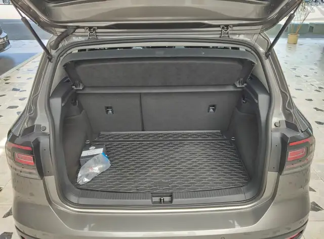 Volkswagen T-Cross view 9