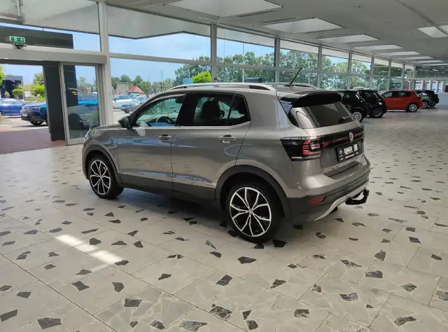 Volkswagen T-Cross view 5