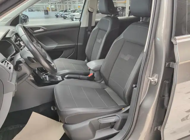 Volkswagen T-Cross view 11
