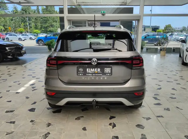 Volkswagen T-Cross view 6