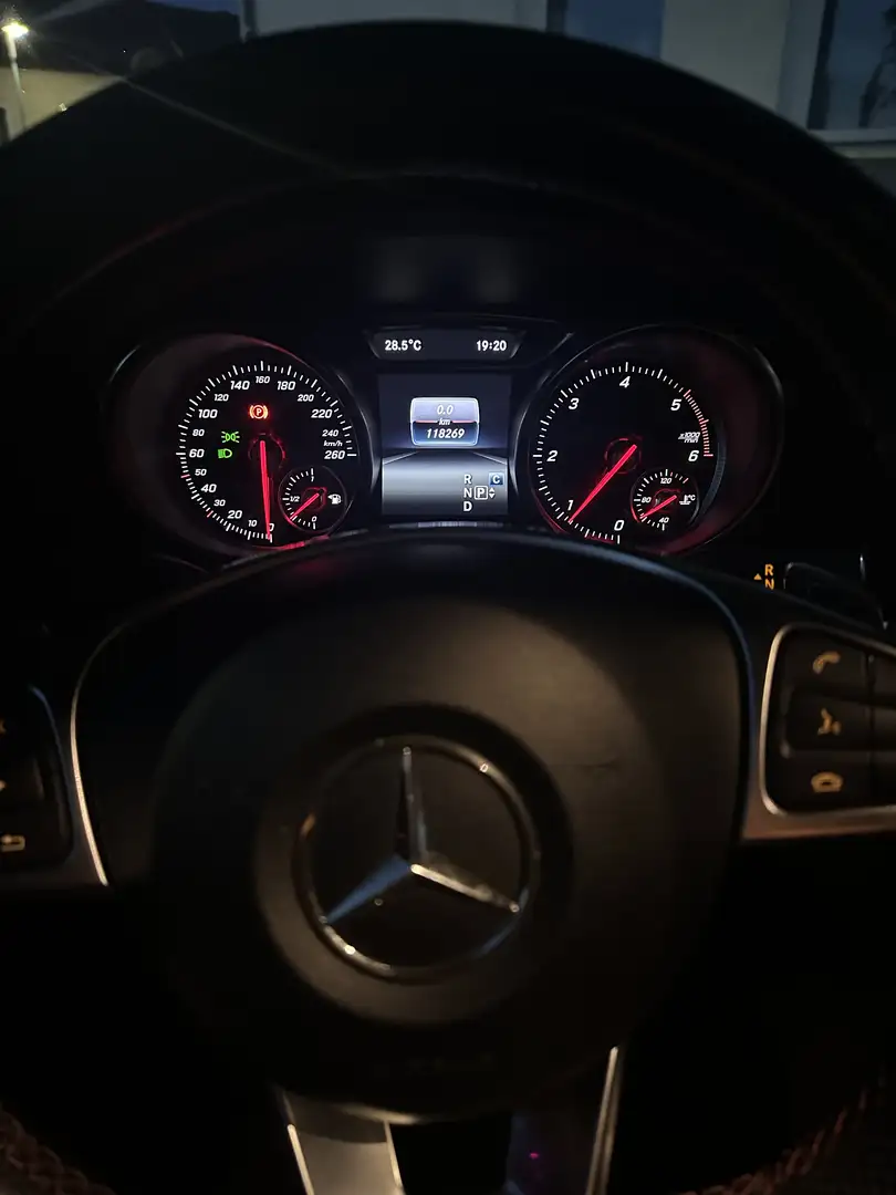 Mercedes-Benz A 180 Mercedes-Benz A 180 d AMG Line - 1