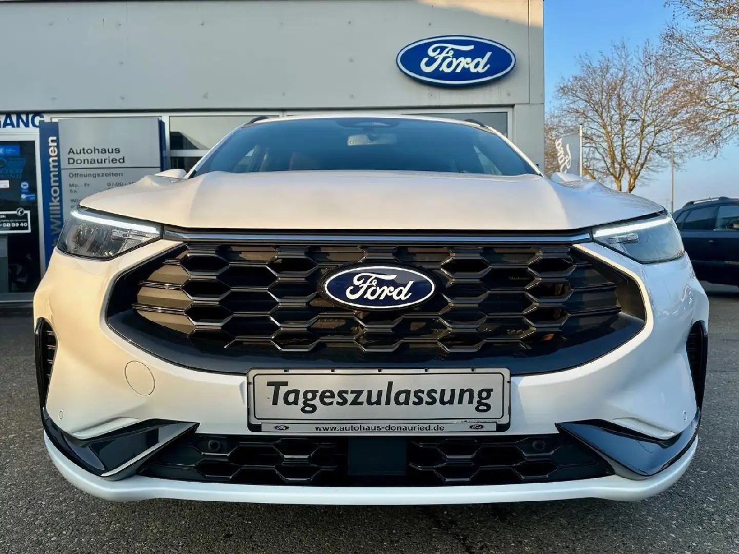 Ford Kuga ST-Line Aut. *Tageszulassung* Weiß - 2