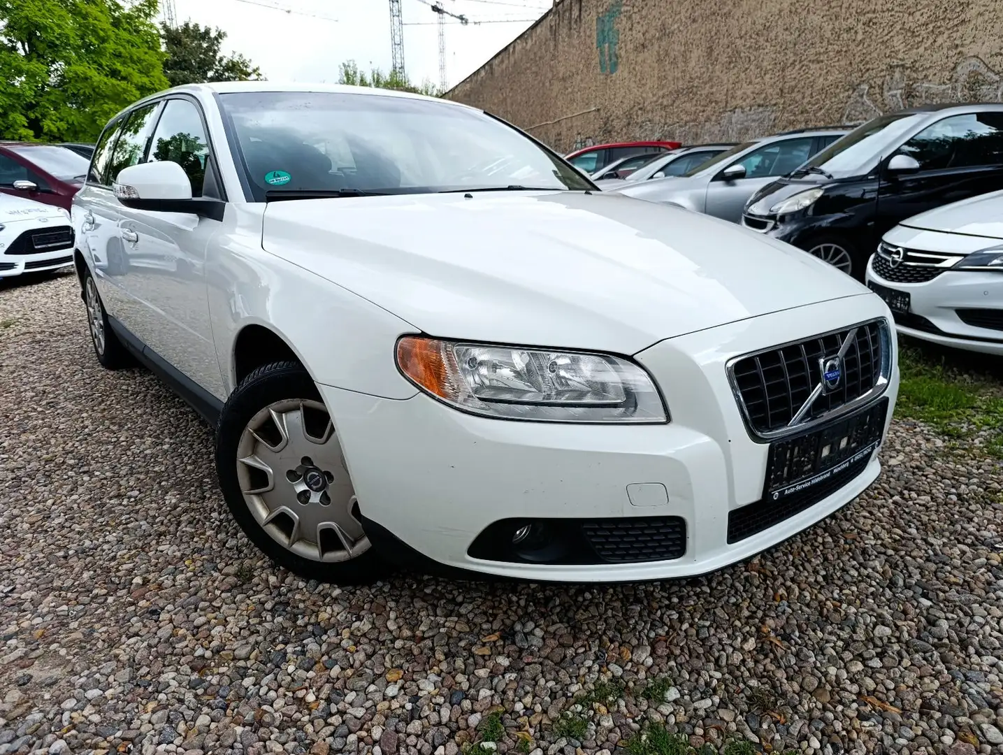 Volvo V70 -AUTOMATIK-LEDER-KLIMA-SHZG-TÜV-11/26-AHK-ALU Weiß - 1