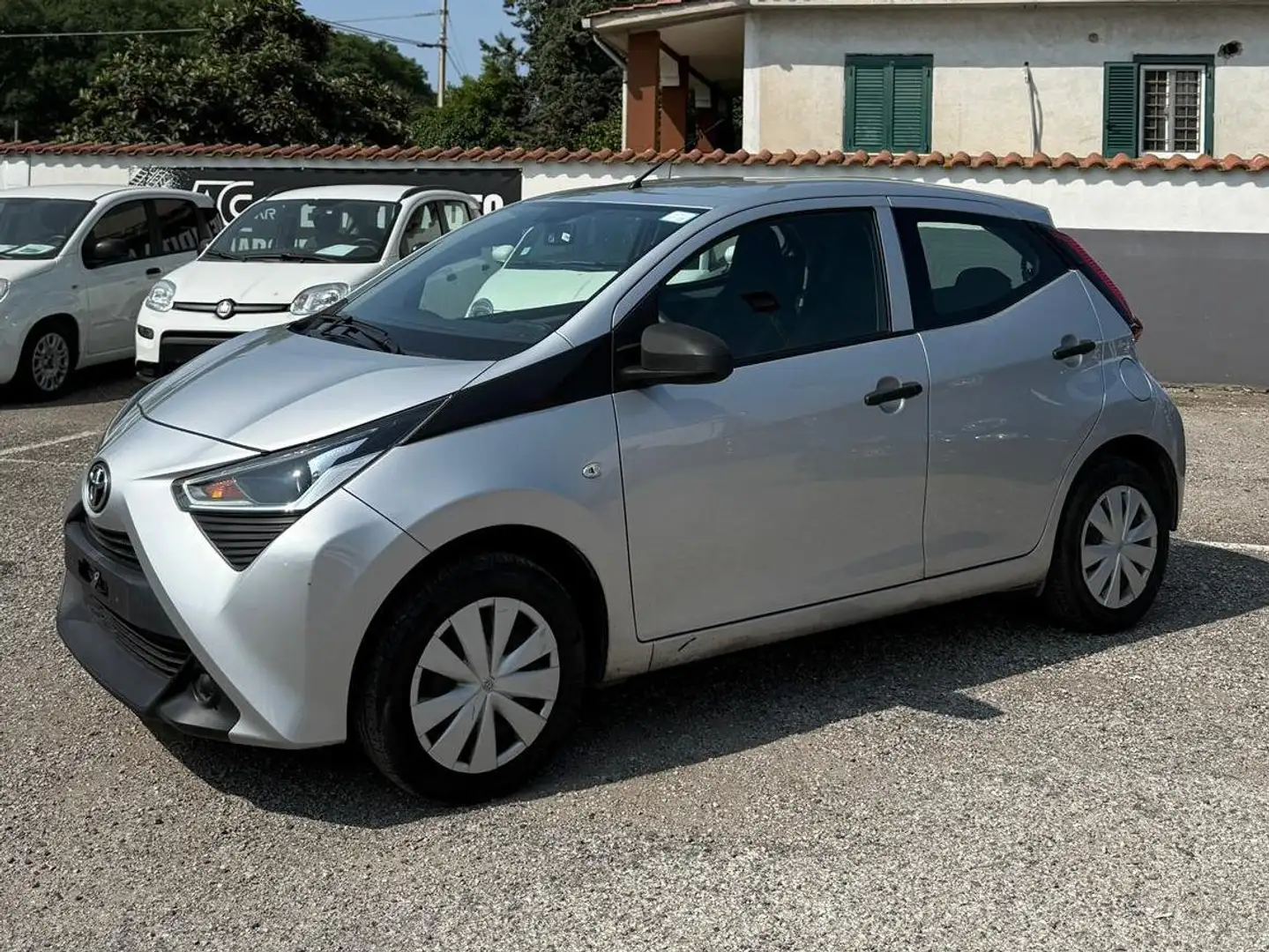 Toyota Aygo 5p 1.0 x-business fun 72cv Grigio - 1