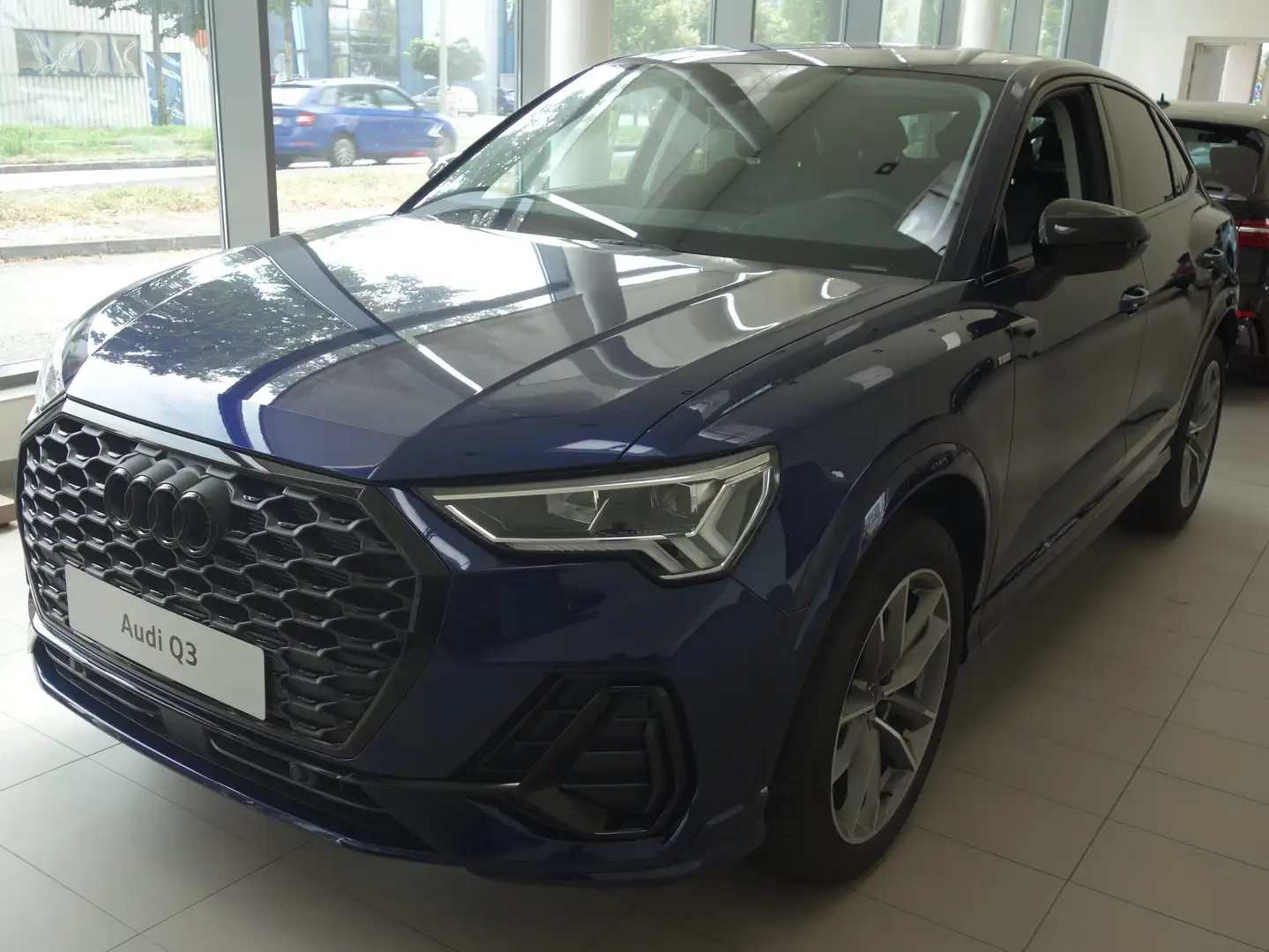 Audi Q3 Sportback 35 TFSI admired Blau - 1