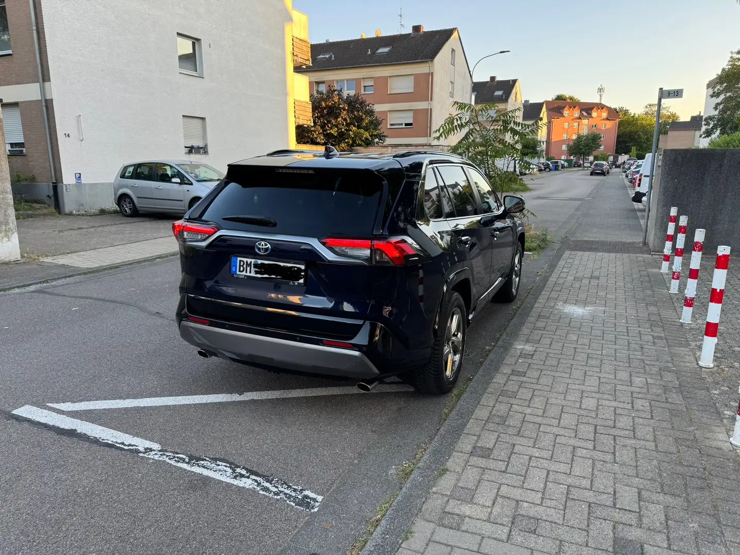 Toyota RAV 4 2.5 4x2 Hybrid Lounge*Garantie*360-Kamera*JBL Bleu - 1