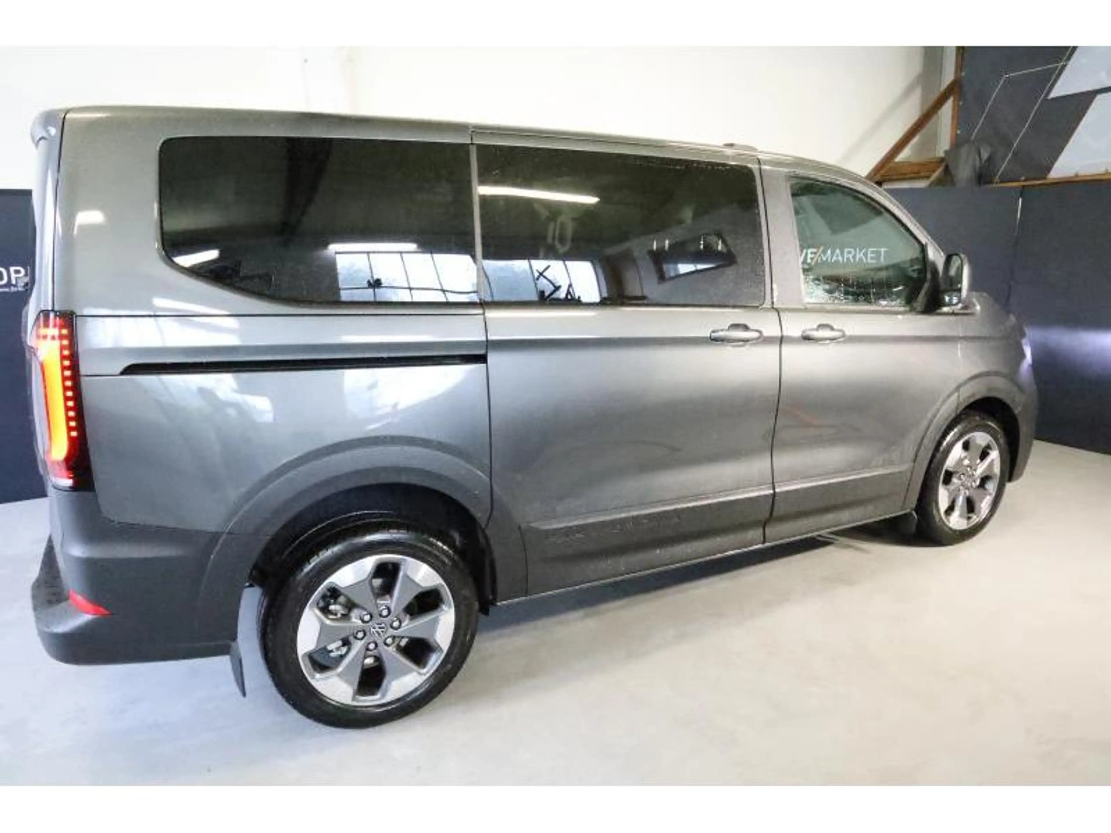 Volkswagen T7 Caravelle PanAmerica Court AHK — photo 14