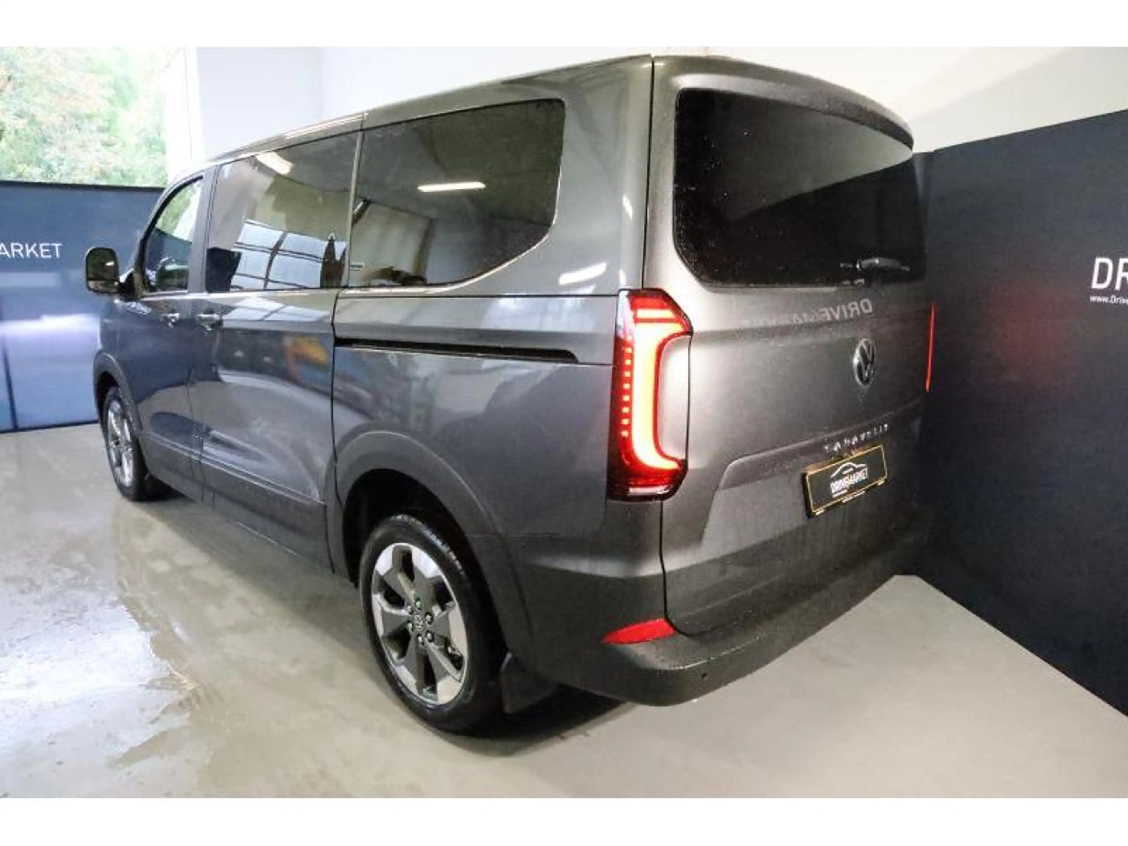 Volkswagen T7 Caravelle PanAmerica Court AHK — photo 3