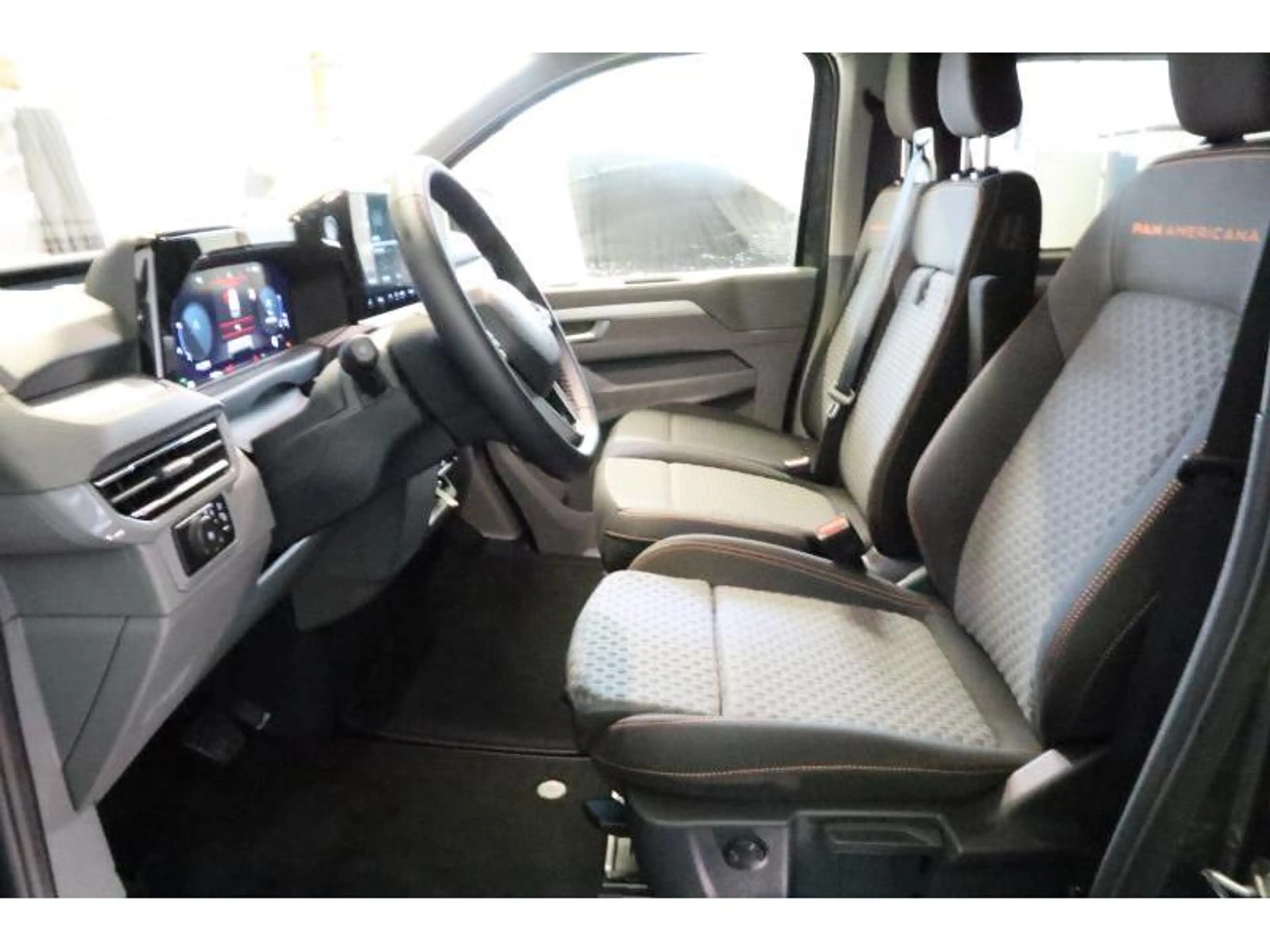 Volkswagen T7 Caravelle PanAmerica Court AHK — photo 8