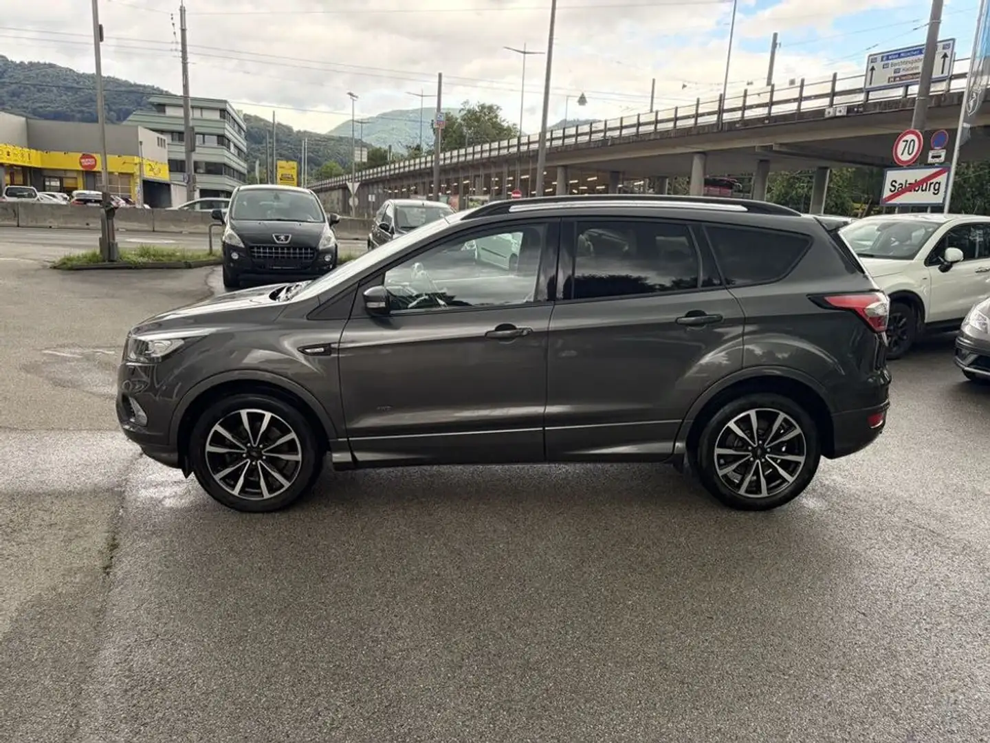 Ford Kuga ST-Line Grau - 2