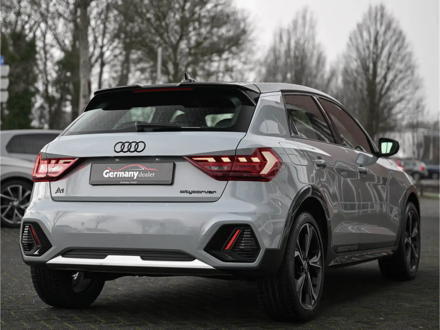 Audi A1 Citycarver 30TFSI 116PK S-Line Design-Pakket M-Led Grijs - 2
