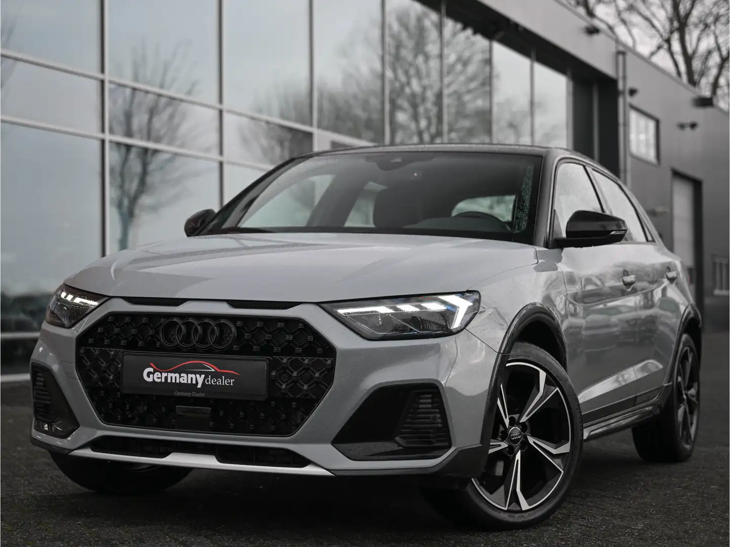 Audi A1 Citycarver 30TFSI 116PK S-Line Design-Pakket M-Led Grijs - 1