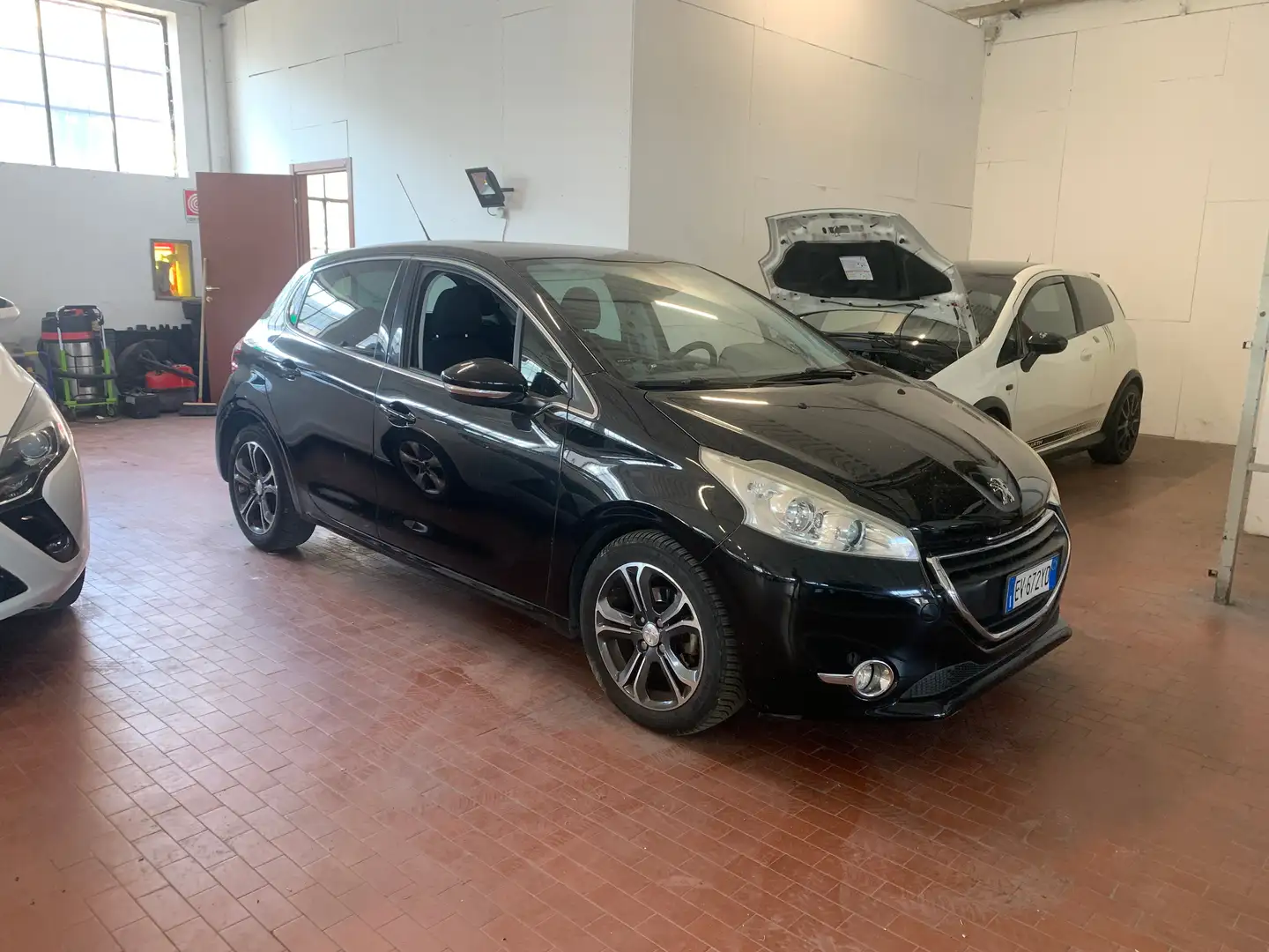 Peugeot 208 5p 1.6 e-hdi 8v Allure s&s Noir - 1