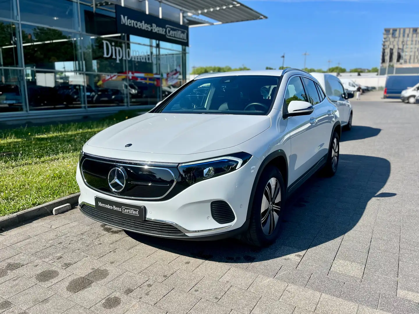 Mercedes-Benz EQA 250 66.5 kWh 250 Luxury Line Blanc - 1