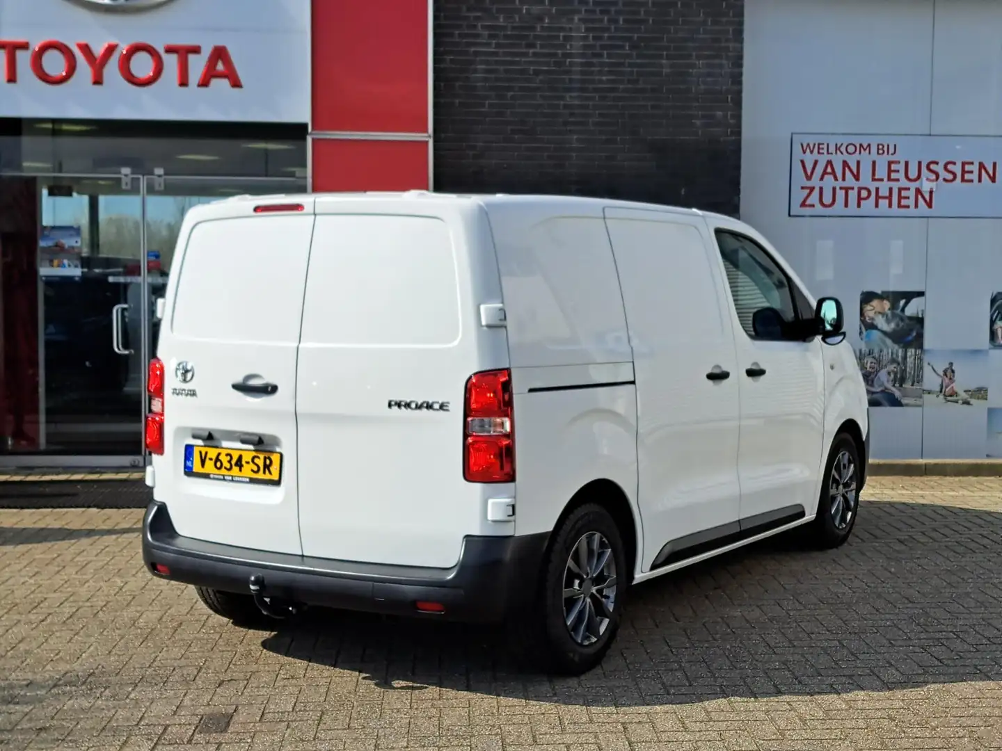 Toyota Proace Compact 1.6 D-4D 95PK COOL COMFORT 3-PERS AIRCO TR Wit - 2