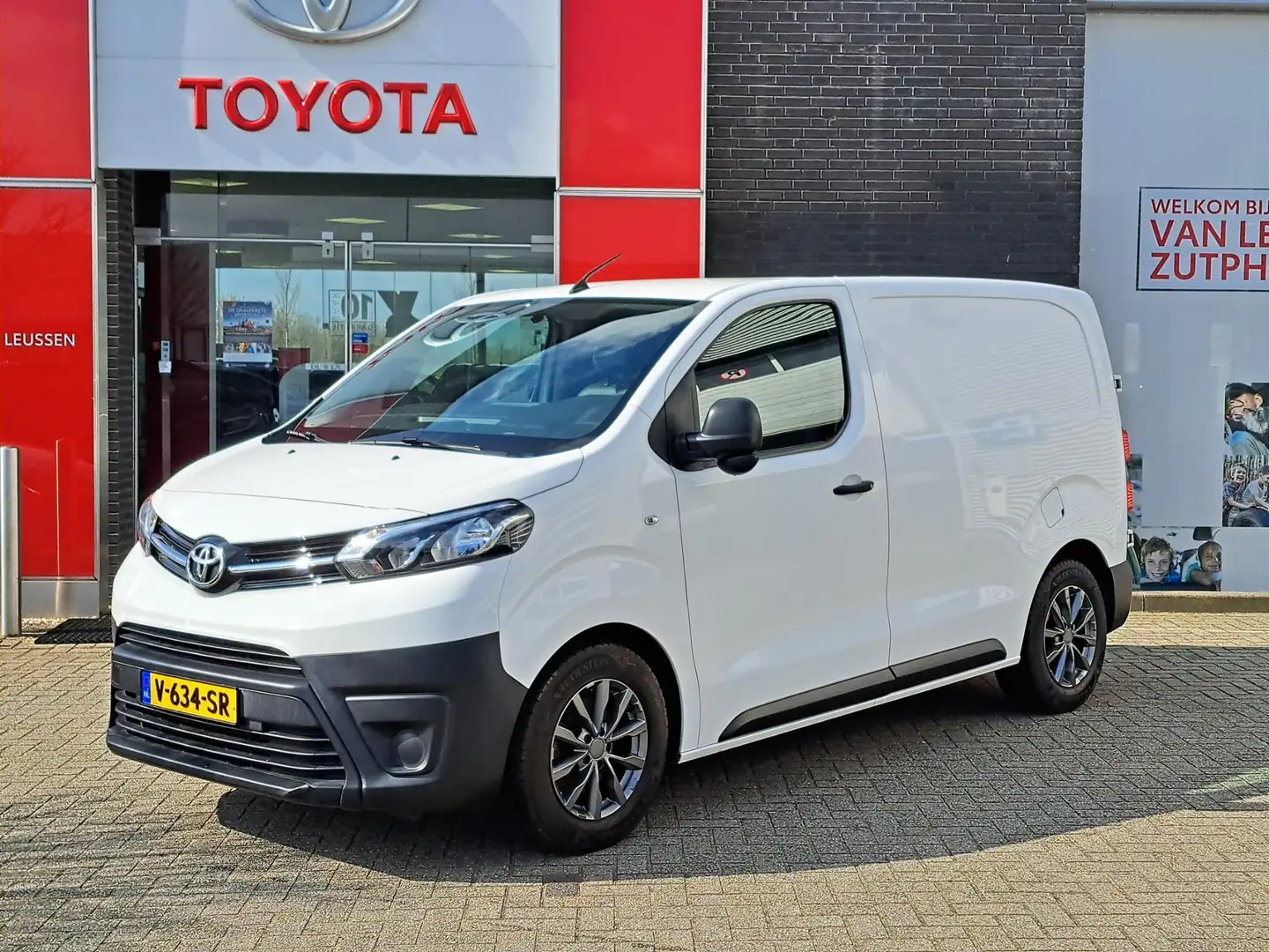 Toyota Proace Compact 1.6 D-4D 95PK COOL COMFORT 3-PERS AIRCO TR Wit - 1