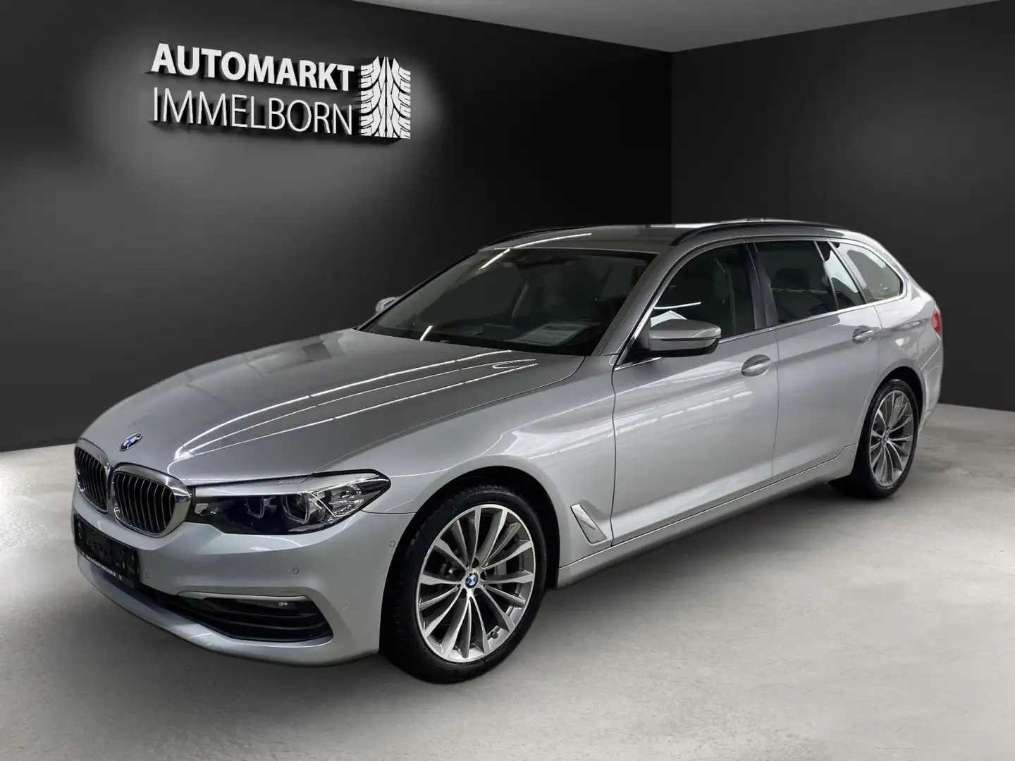 BMW 530 d LiveCockpit*Navi*LED*Leder*Kame*Luftf*19LM Срібний - 2