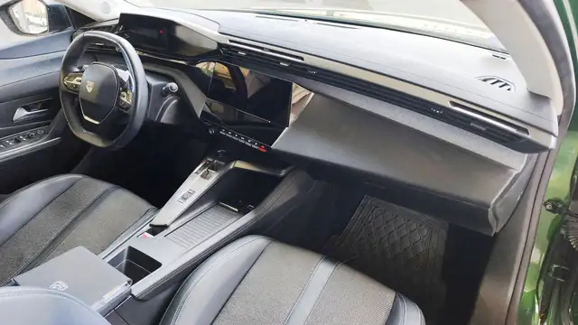 Peugeot 308 view 10