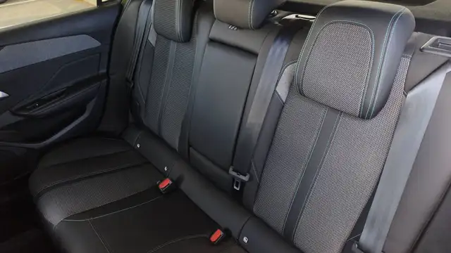 Peugeot 308 view 9