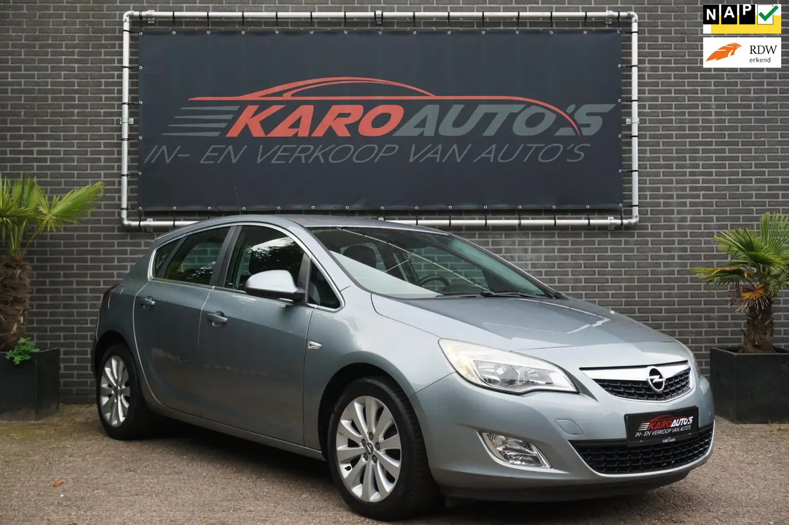Opel Astra 1.6 Cosmo AUT Leer Clima Cruise Elek Rmn Trekh Lm Grijs - 1