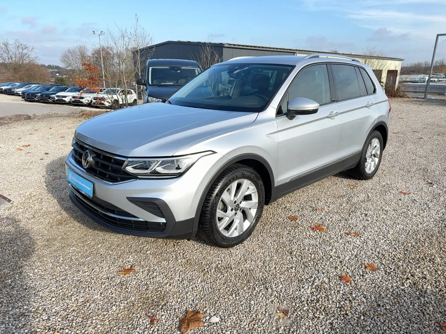 Volkswagen Tiguan Active TSi DSG Standheizung / AHK / Matrix Silber - 2