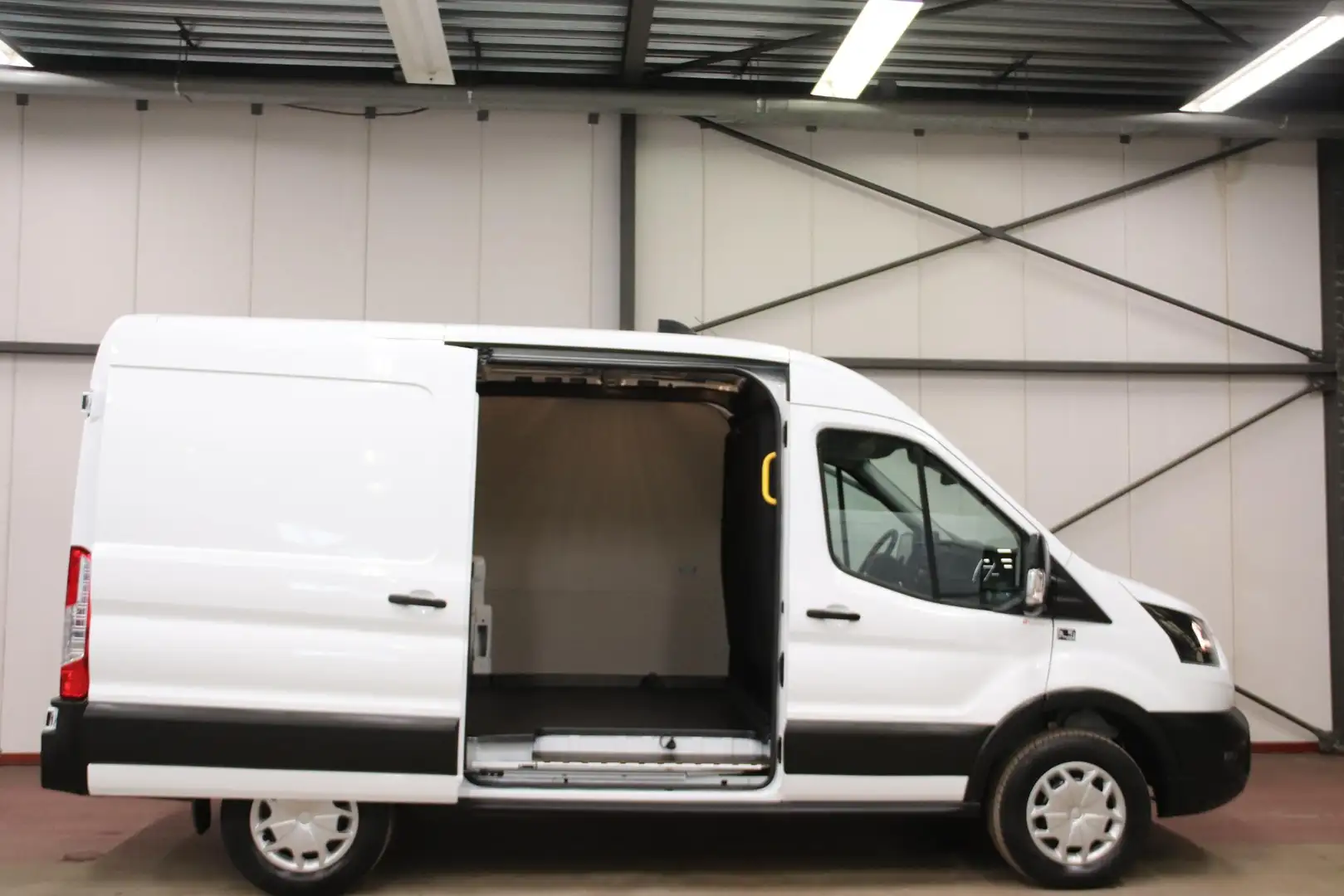 Ford E-Transit L2H2 Trend 68 kWh ELEKTRISCH NAVIGATIESYSTEEM - 2