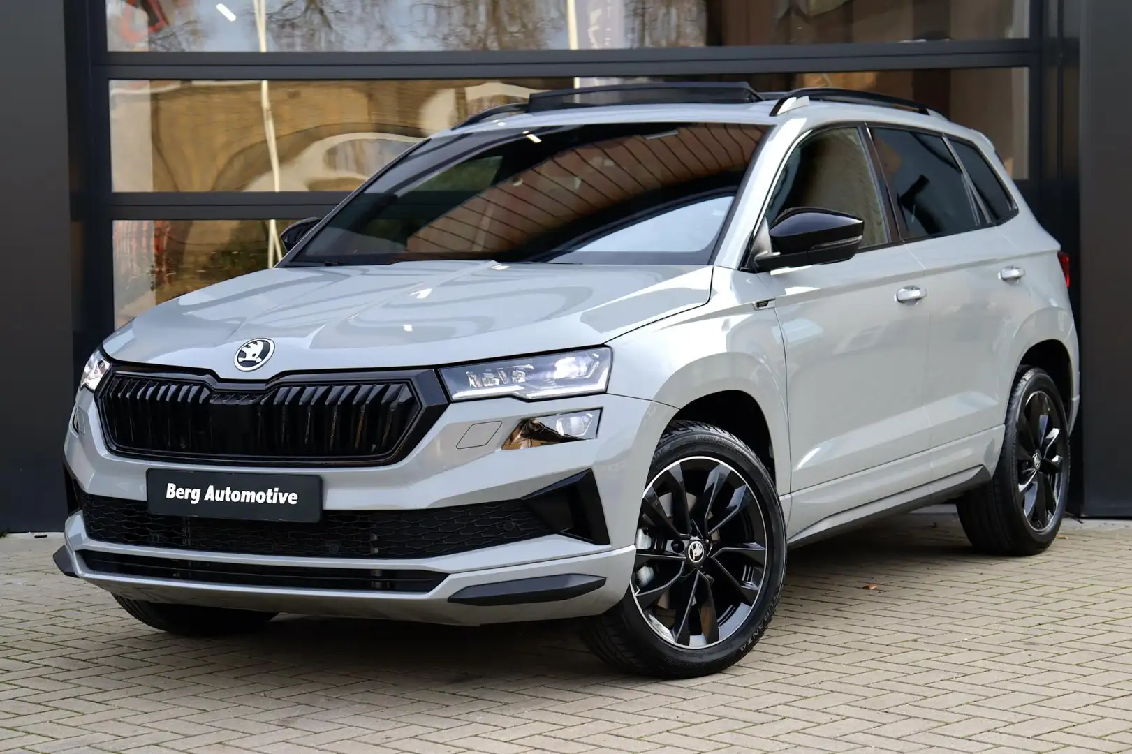 Skoda Karoq 1.5 TSI ACT Sportline Business DSG | Panorama | Tr Grijs - 1