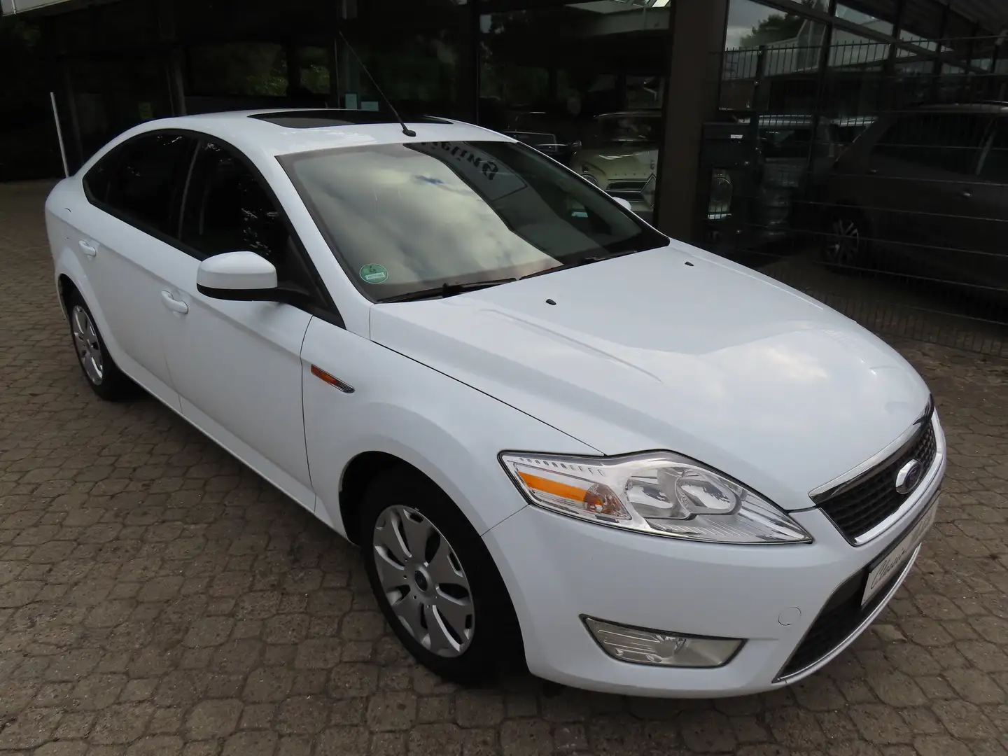 Ford Mondeo 1.6 Trend *nur 107 TKM*1.Hand*HU neu*Scheckheft* Weiß - 1